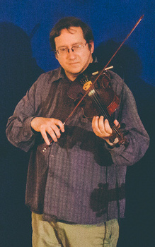 Peter Timmins, fiddle player with Sir Dancelot